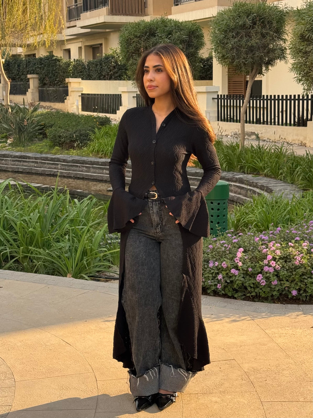 The flare cardigan in Black