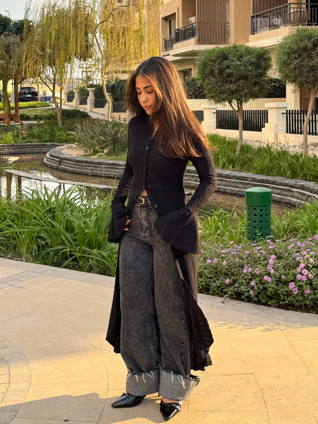 The flare cardigan in Black
